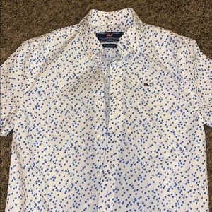 Vineyard vines white pattern button up polo
